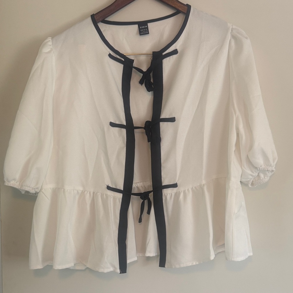 SHEIN Women’s White & Black Peplum Short Sleeve Blouse with Tie-Front Sz L NWOT